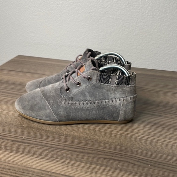 Toms Gray Suede Leather Tribal Trim Ankle Booties - Picture 1 of 7